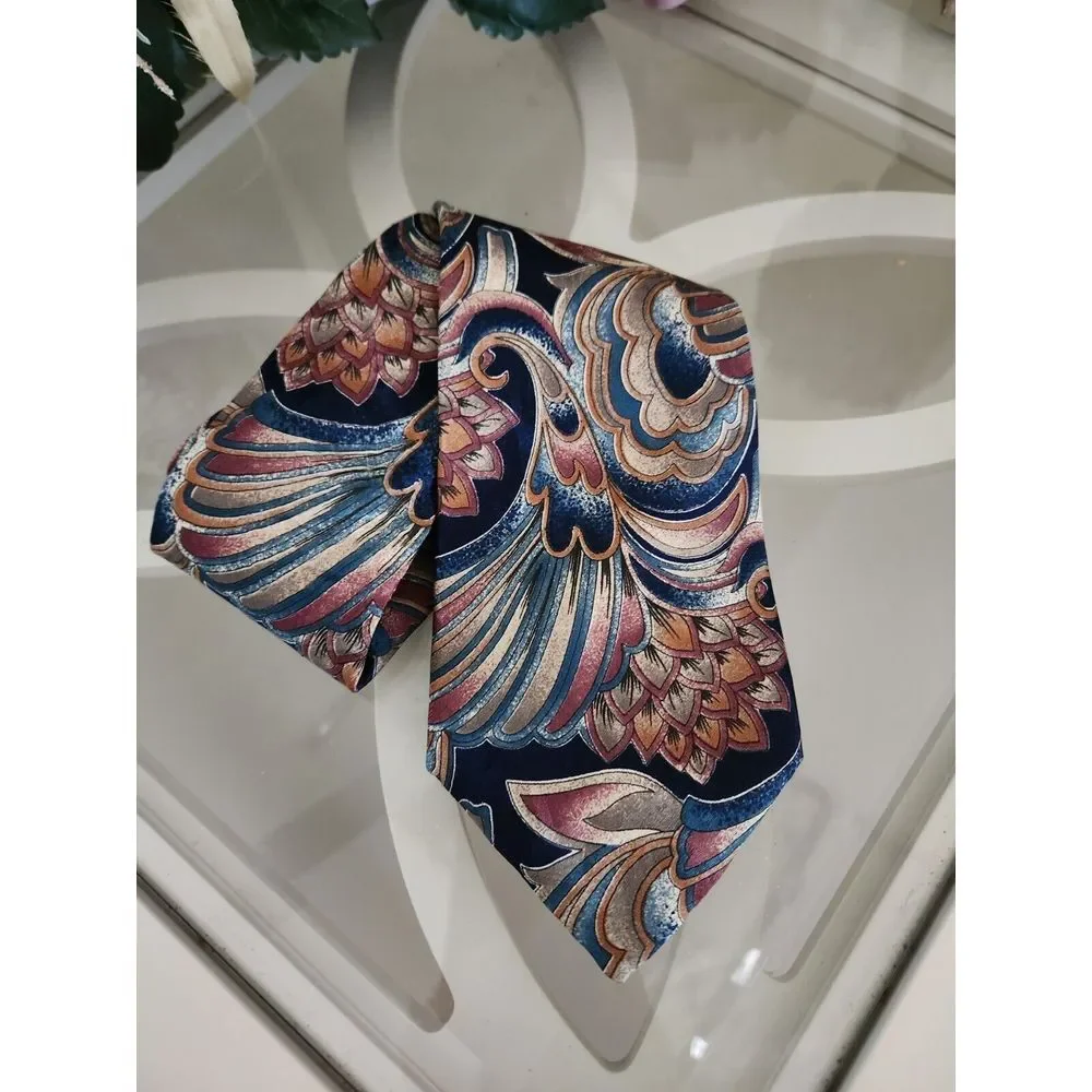 Vintage Boston Traders 100% Silk Men's Necktie‎ Blue Multicolor.